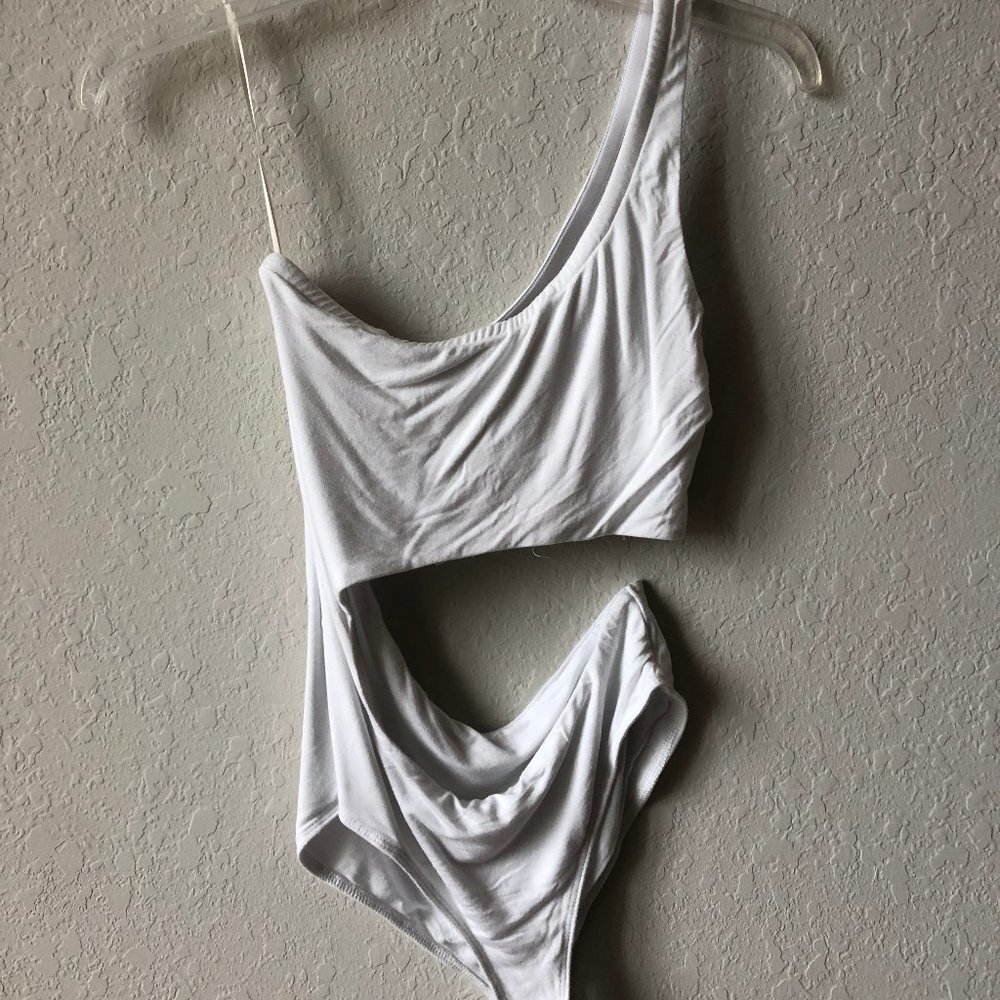 FOREVER 21 WHITE SIDE CUT OUT BODY SUIT Size Small